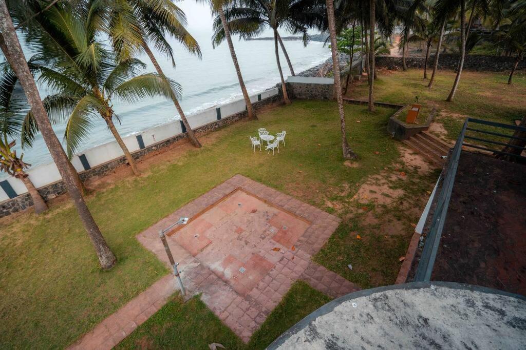 Baywatch By Grha - A Picturesque Beachfront Villa Kozhikode Exteriör bild