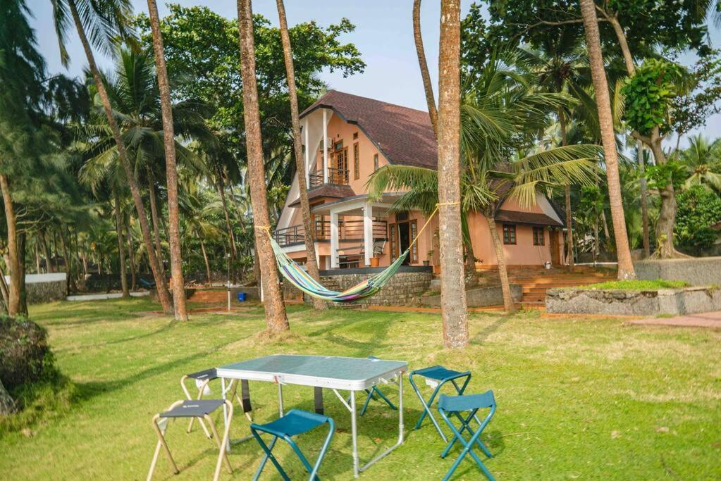 Baywatch By Grha - A Picturesque Beachfront Villa Kozhikode Exteriör bild