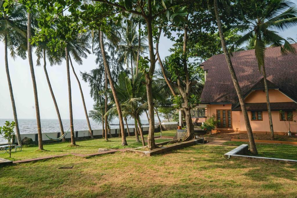 Baywatch By Grha - A Picturesque Beachfront Villa Kozhikode Exteriör bild
