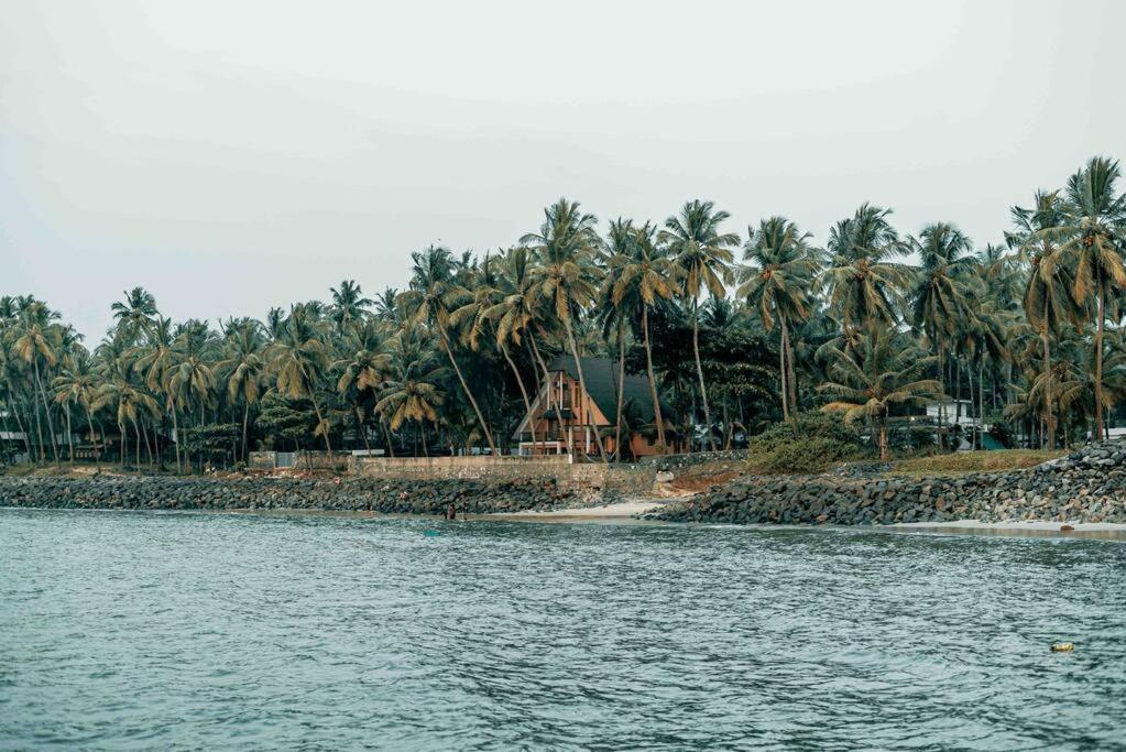 Baywatch By Grha - A Picturesque Beachfront Villa Kozhikode Exteriör bild