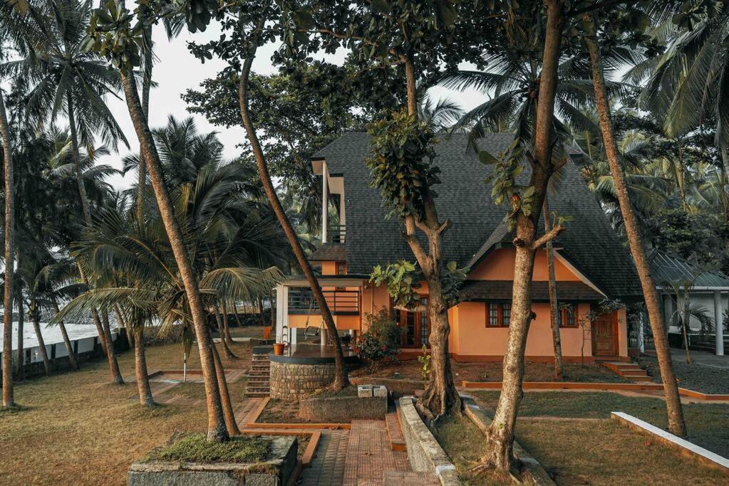 Baywatch By Grha - A Picturesque Beachfront Villa Kozhikode Exteriör bild