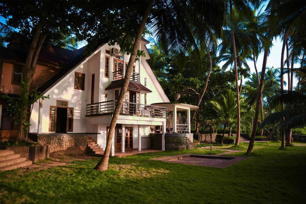 Baywatch By Grha - A Picturesque Beachfront Villa Kozhikode Exteriör bild