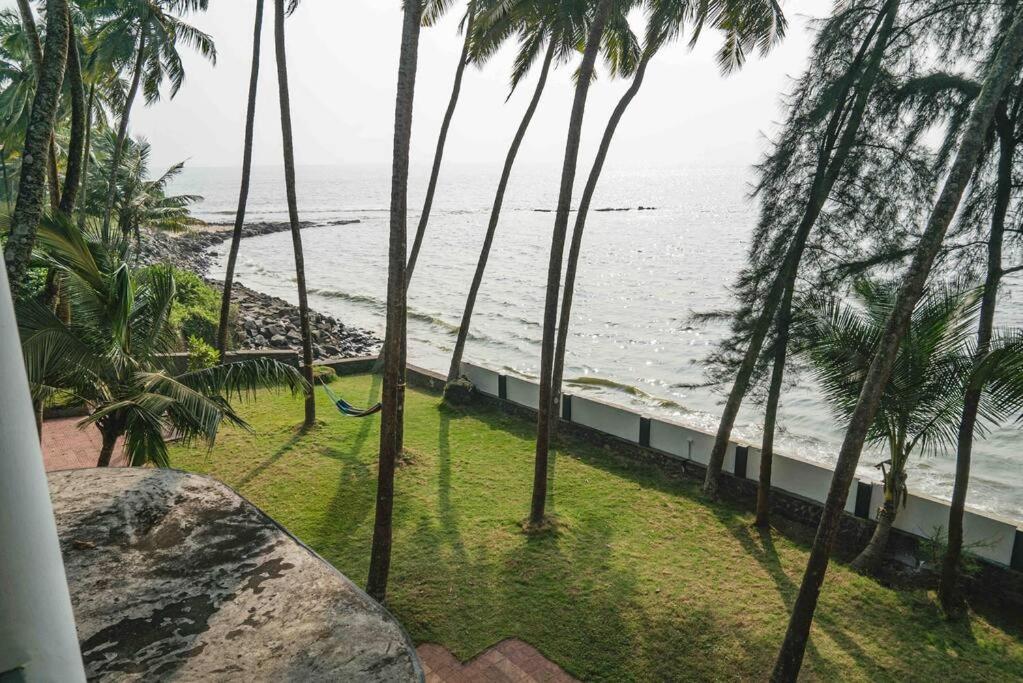 Baywatch By Grha - A Picturesque Beachfront Villa Kozhikode Exteriör bild